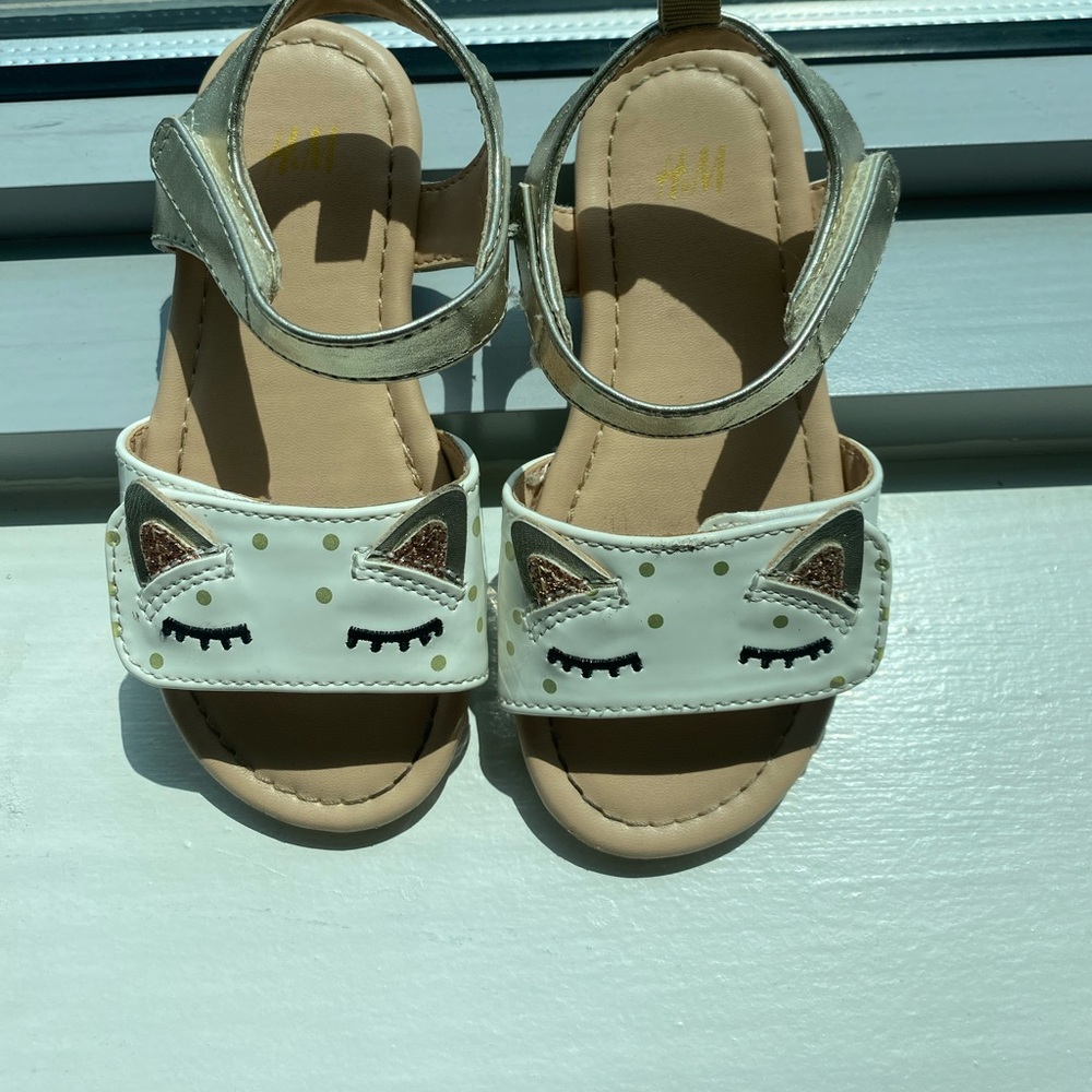 Girls sandals nice color